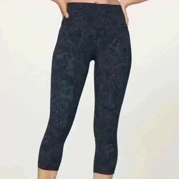 NWOT Lululemon Train Times Crop (17")
Nouveau Mach Blue Black size 6! - Picture 8 of 15